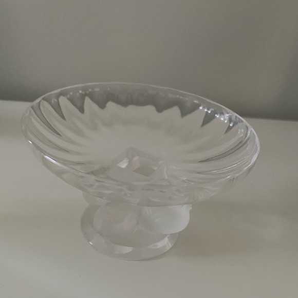Lalique Crystal Pedestal Bowl with Bird Design 5 1/2” across x 3 3/8” T - Picture 11 of 16